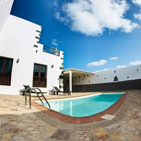 Charming House In With Private Pool