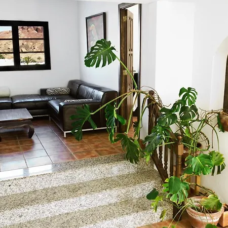 Charming House In With Private Pool Tinajo